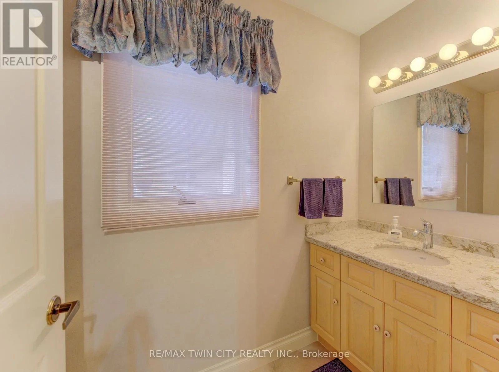 298 ROXTON DRIVE