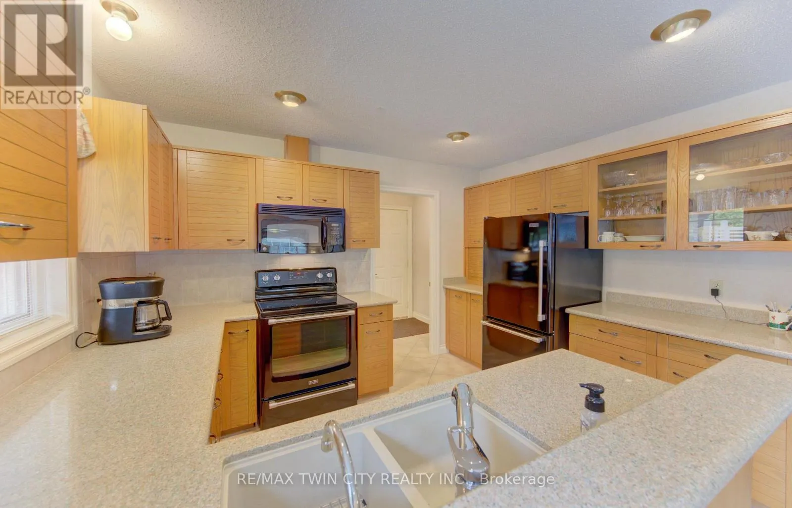 298 ROXTON DRIVE