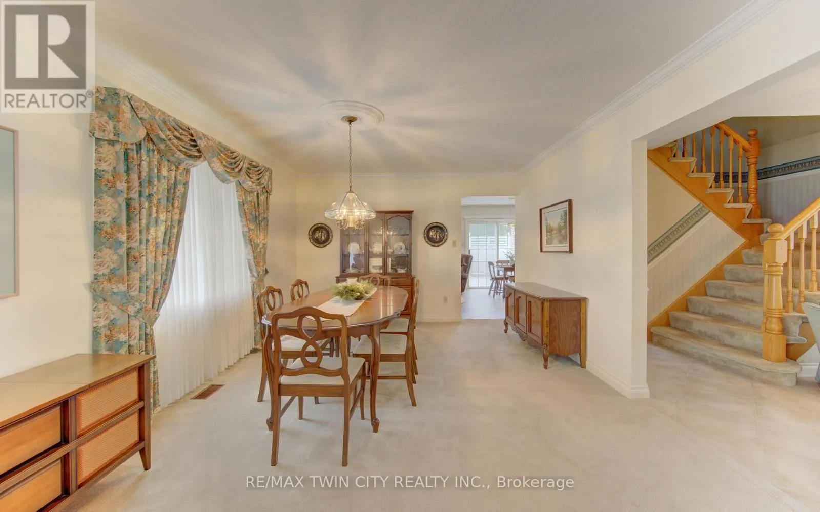 298 ROXTON DRIVE