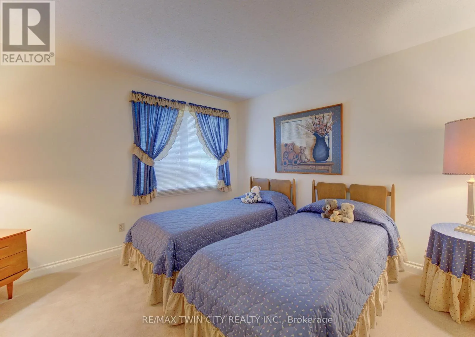 298 ROXTON DRIVE
