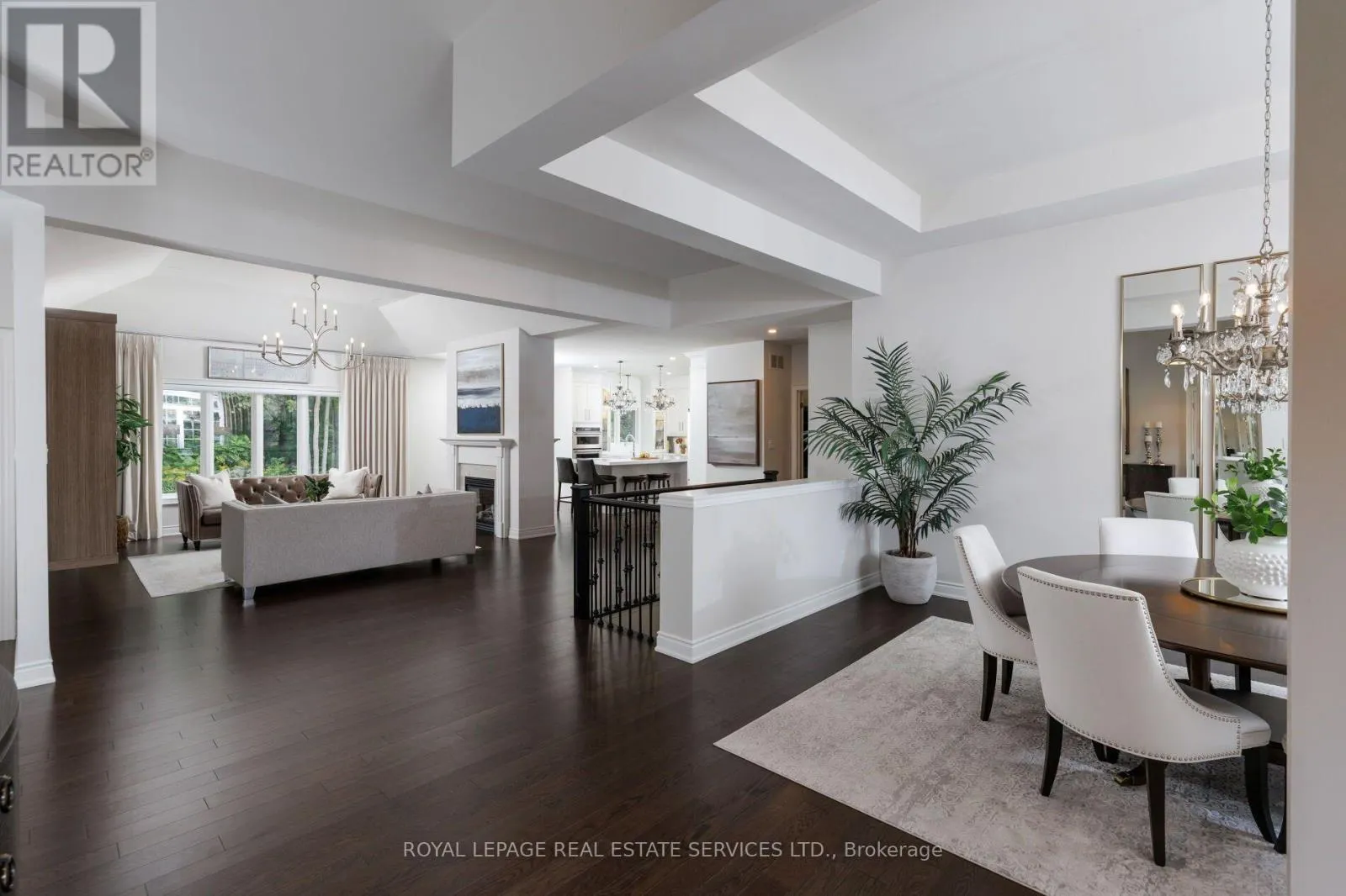 32 PARKSHORE PLACE