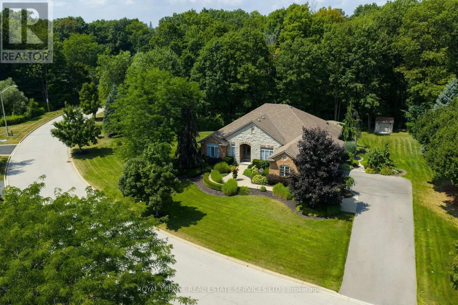 32 PARKSHORE PLACE
