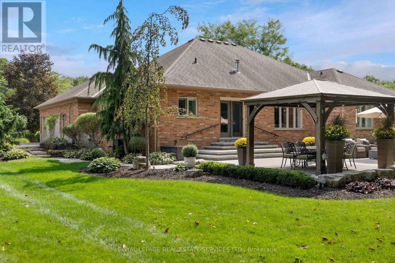 32 PARKSHORE PLACE