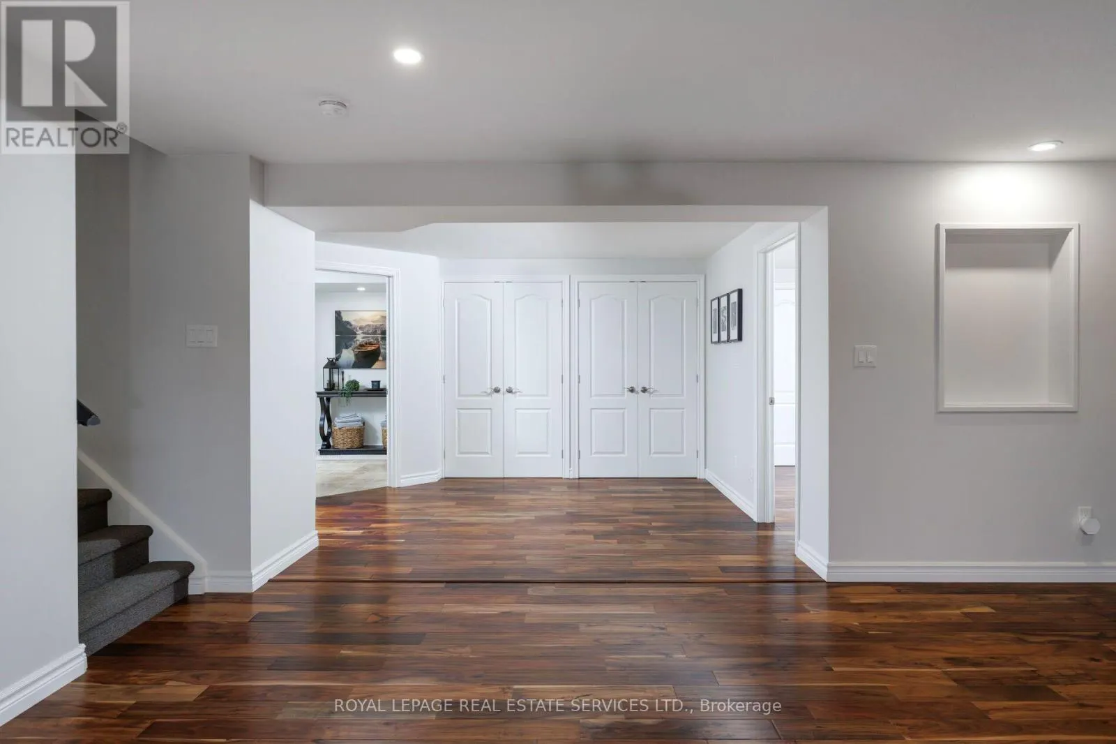32 PARKSHORE PLACE