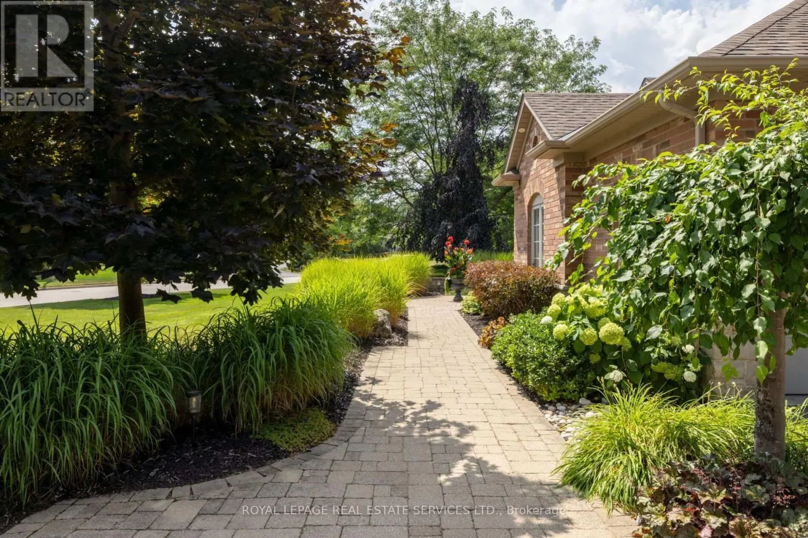 32 PARKSHORE PLACE
