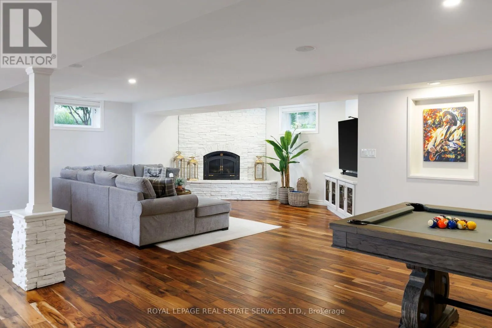 32 PARKSHORE PLACE