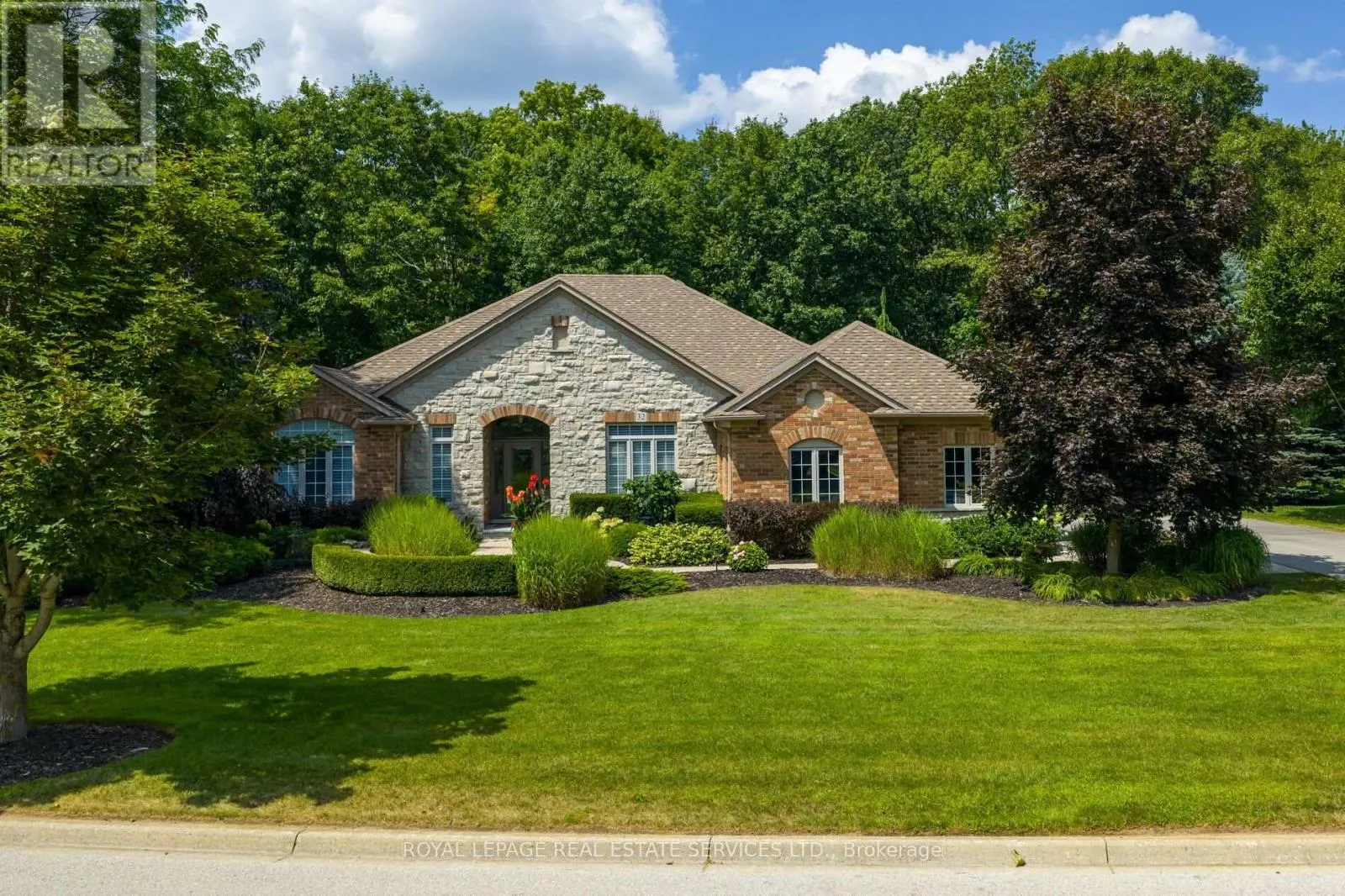 32 PARKSHORE PLACE