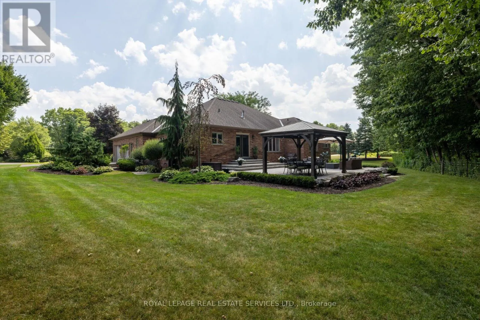 32 PARKSHORE PLACE