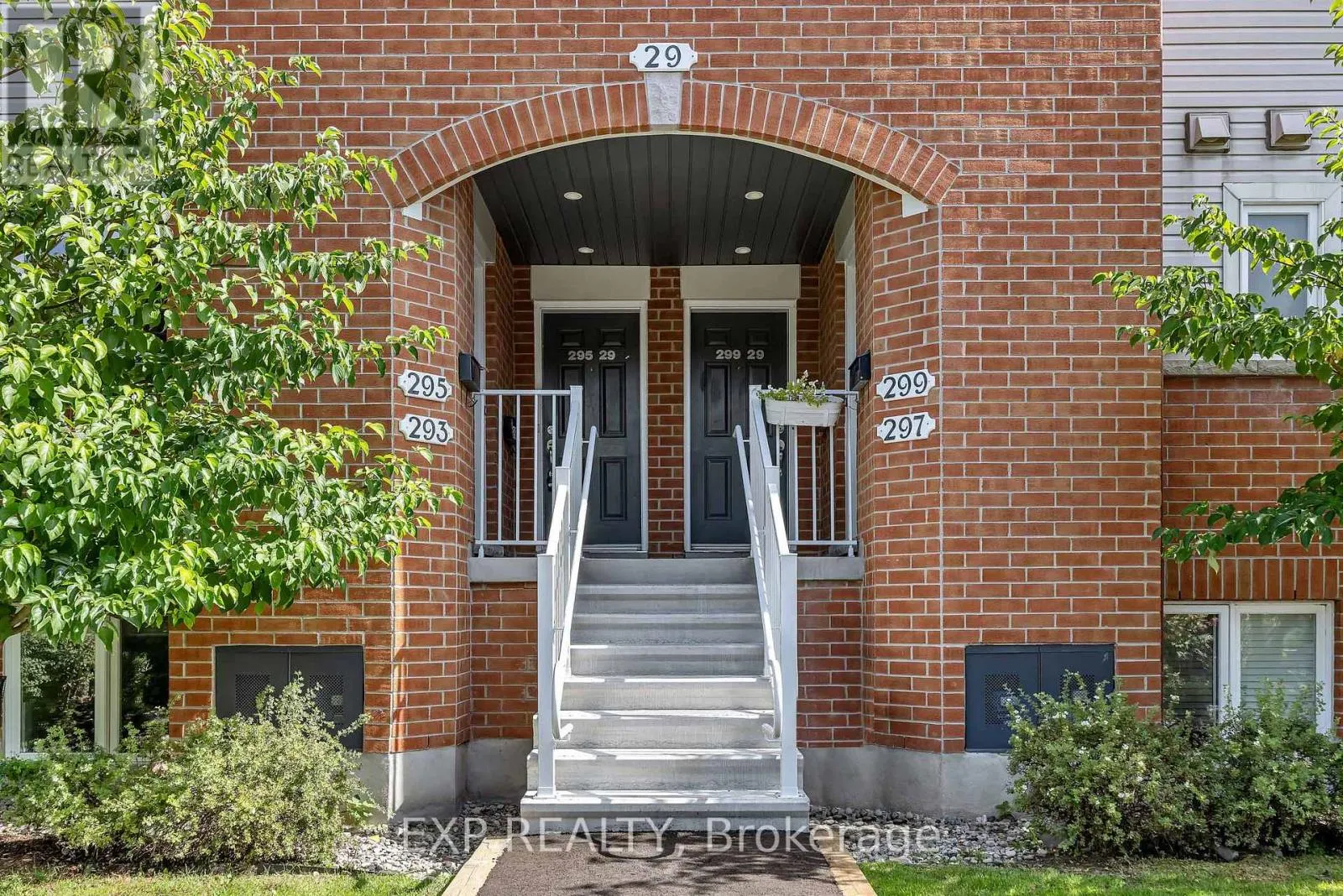 295 - 29 JARDIN PRIVATE E