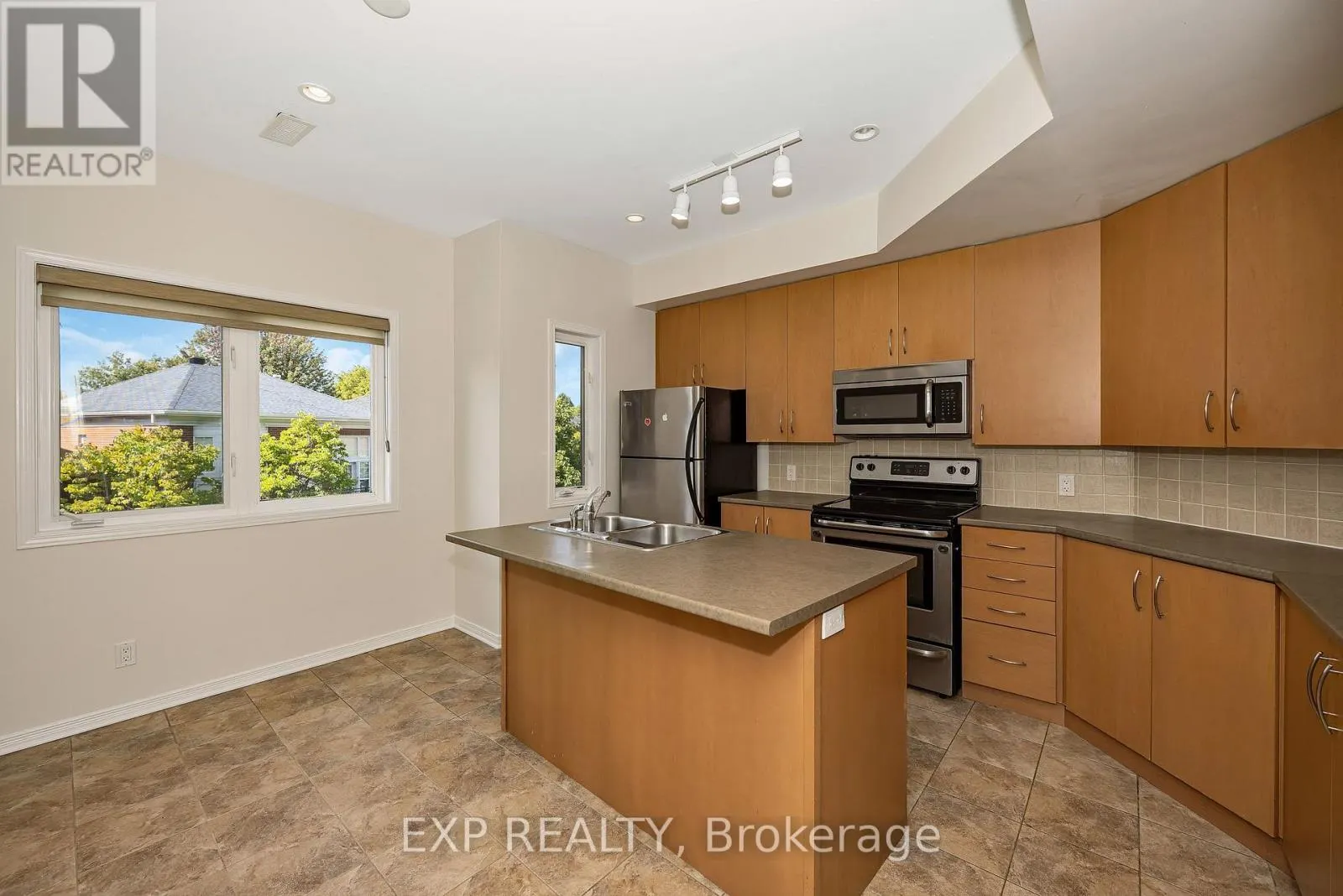 295 - 29 JARDIN PRIVATE E