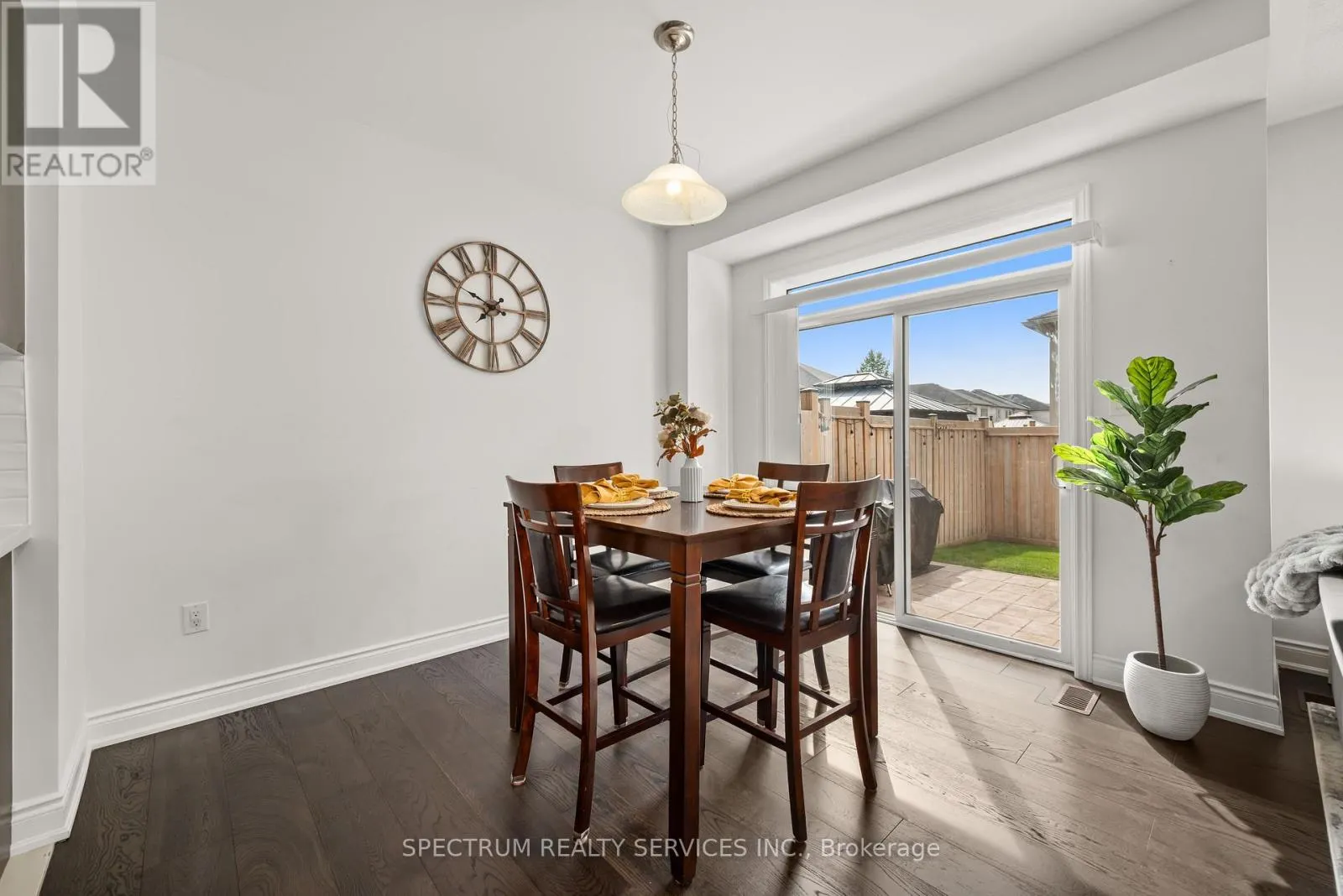 32 HORIZON AVENUE