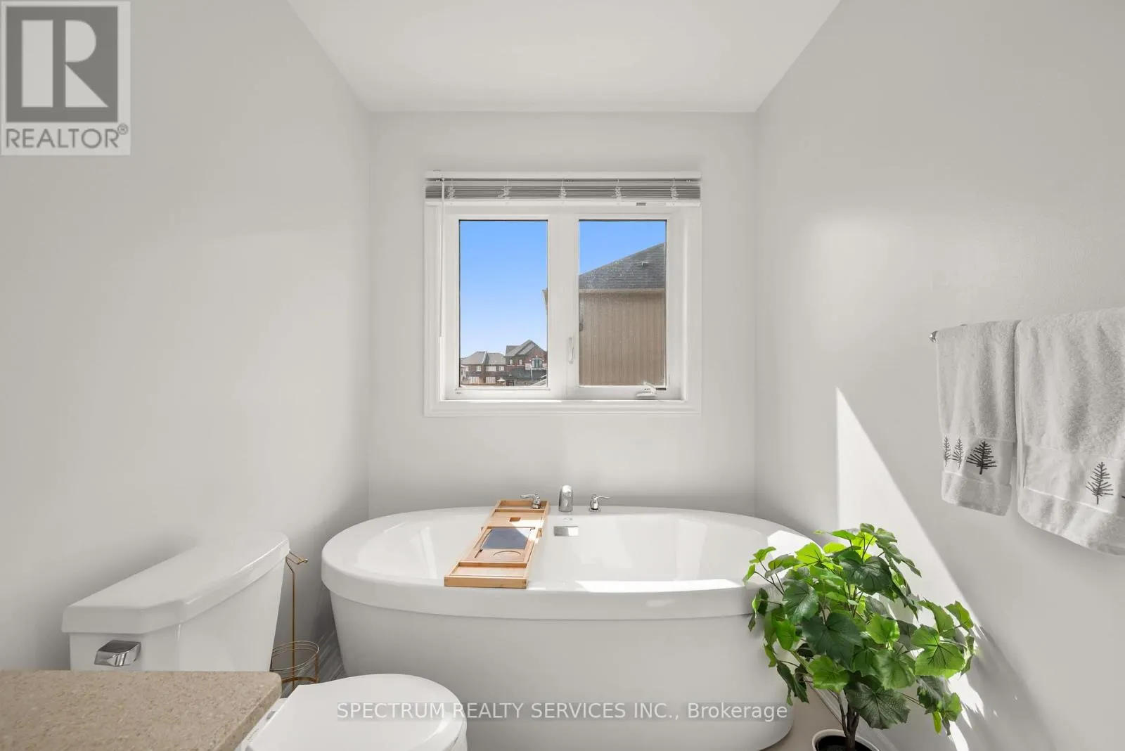 32 HORIZON AVENUE