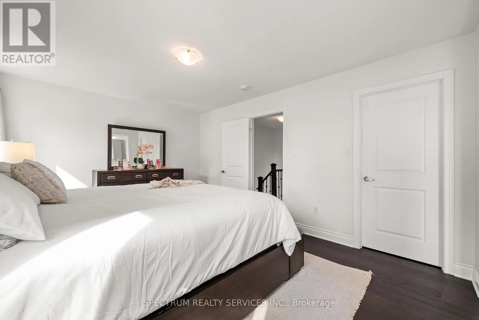32 HORIZON AVENUE