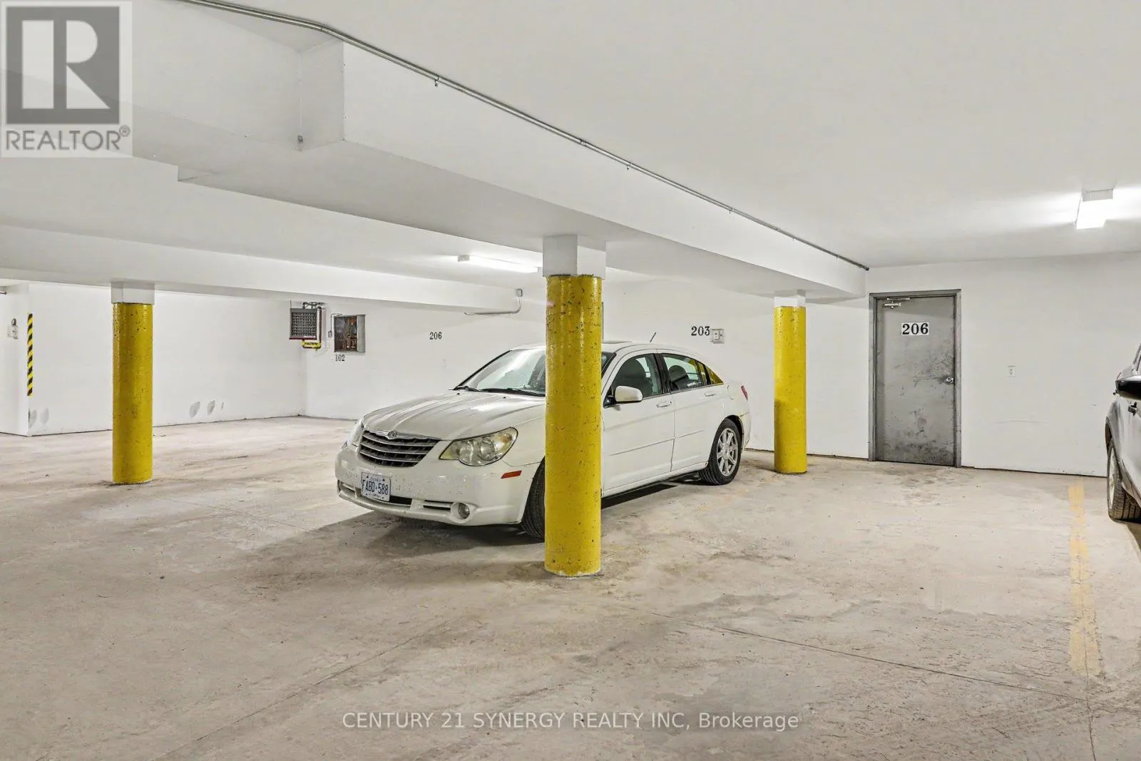 206 - 38 CHARLES STREET