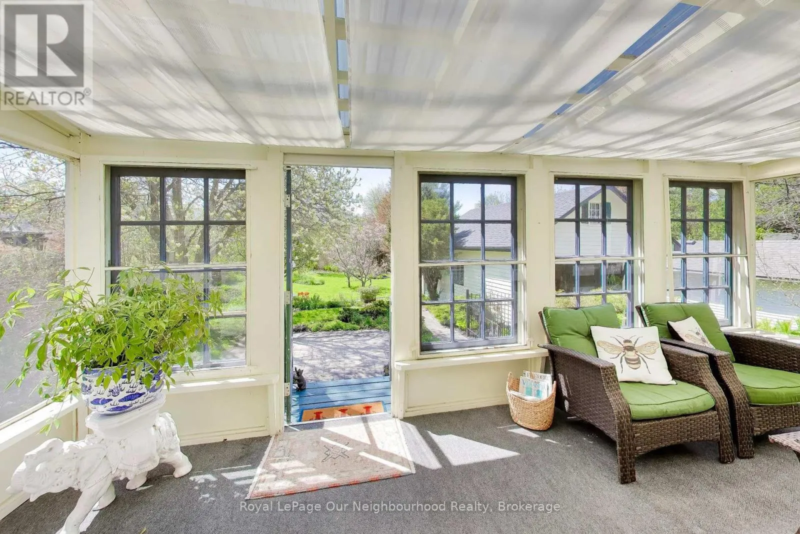 309 KING STREET W