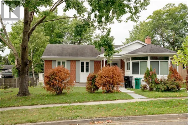 25 THORNRIDGE CRESCENT