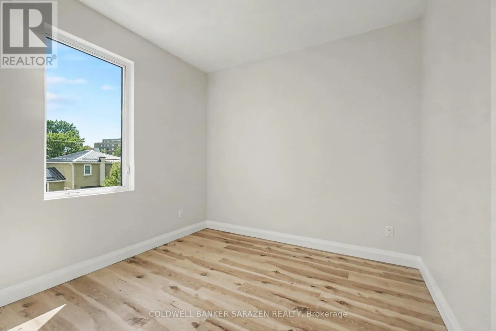 102 - 42 MCARTHUR AVENUE