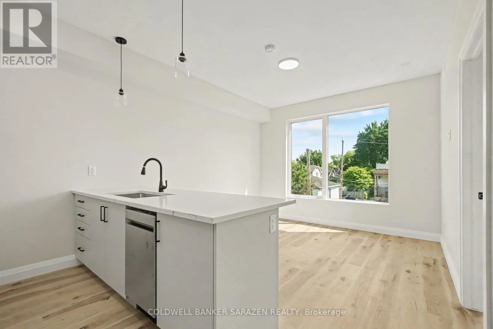 302 - 42 MCARTHUR AVENUE