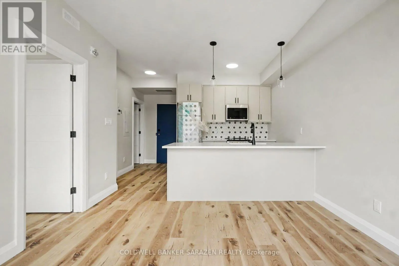 302 - 42 MCARTHUR AVENUE