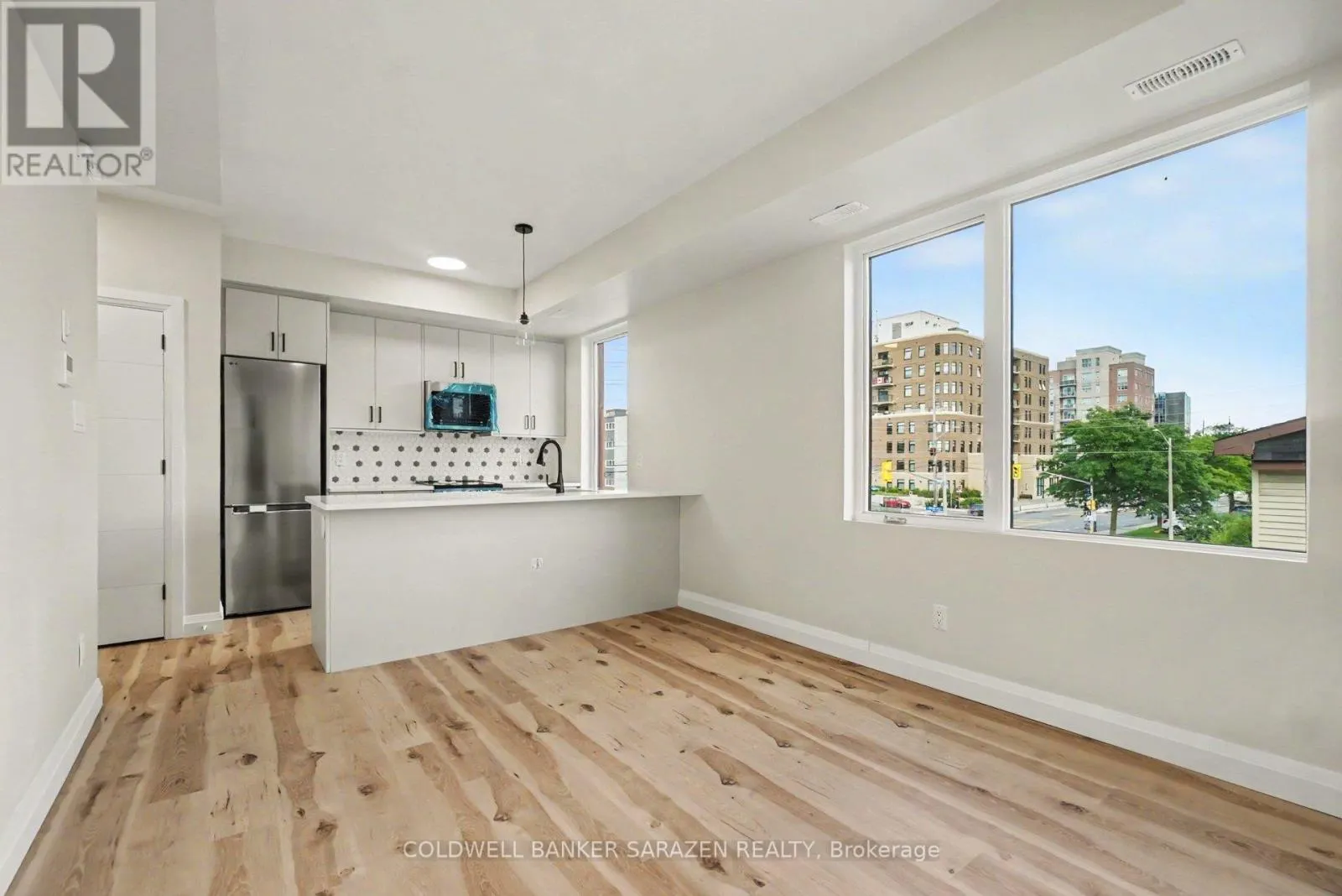 303 - 42 MCARTHUR AVENUE