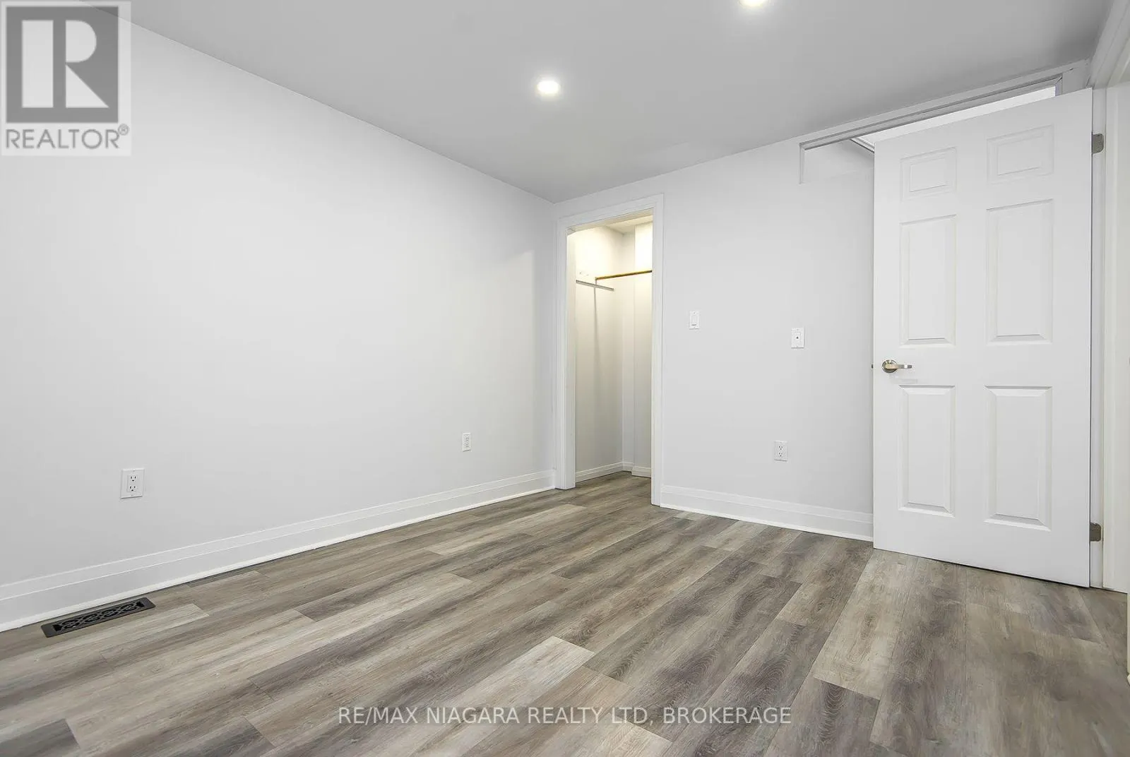 120 MAIN STREET W