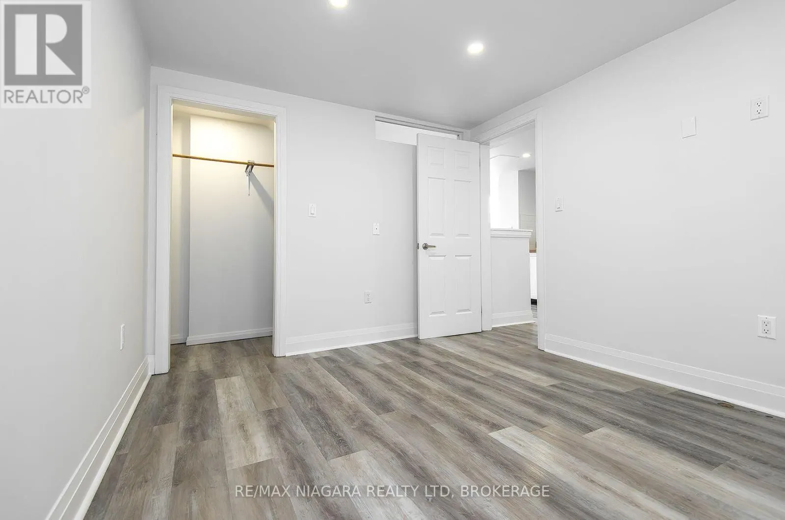 120 MAIN STREET W