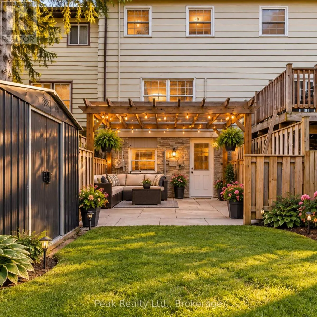 1673 APPLEWOOD CRESCENT