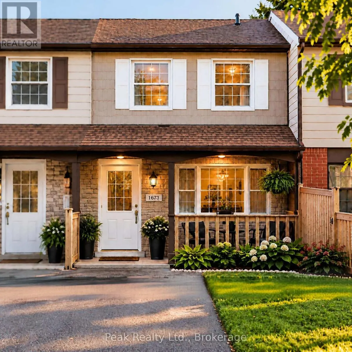 1673 APPLEWOOD CRESCENT