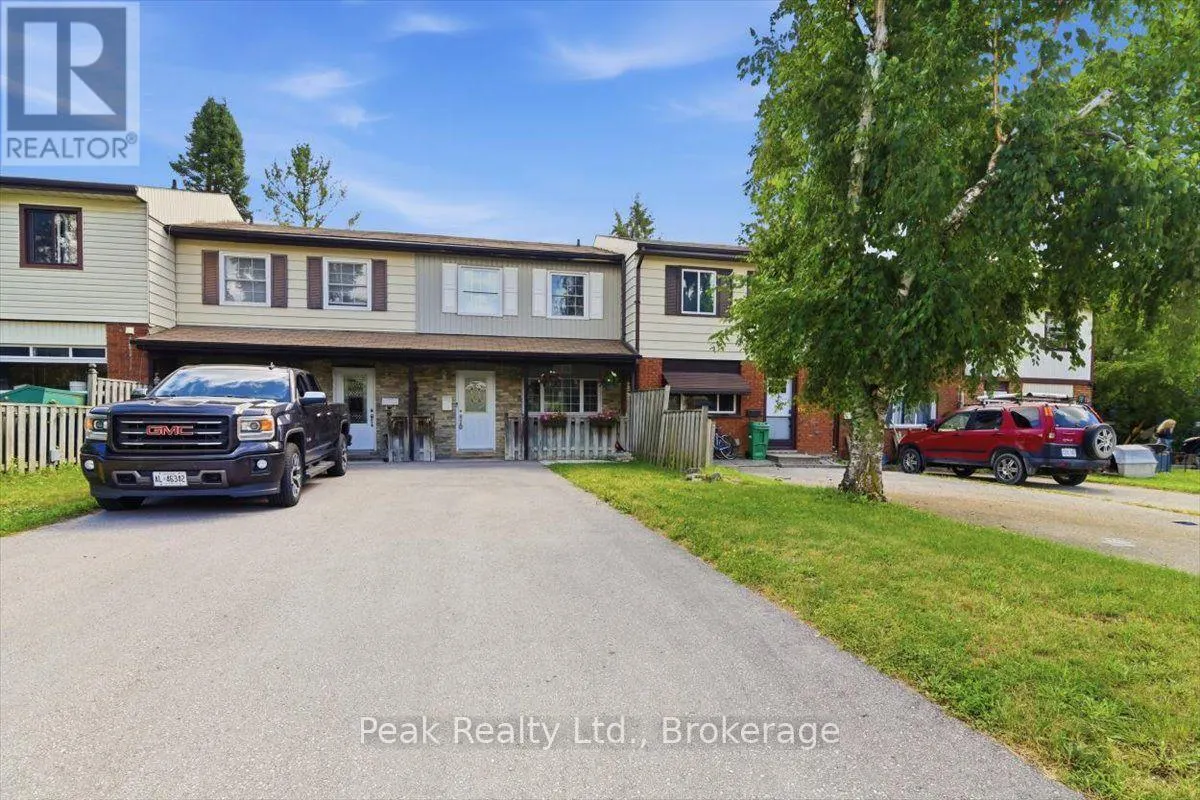 1673 APPLEWOOD CRESCENT