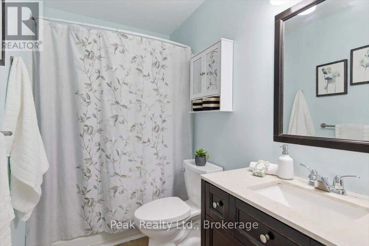 1673 APPLEWOOD CRESCENT