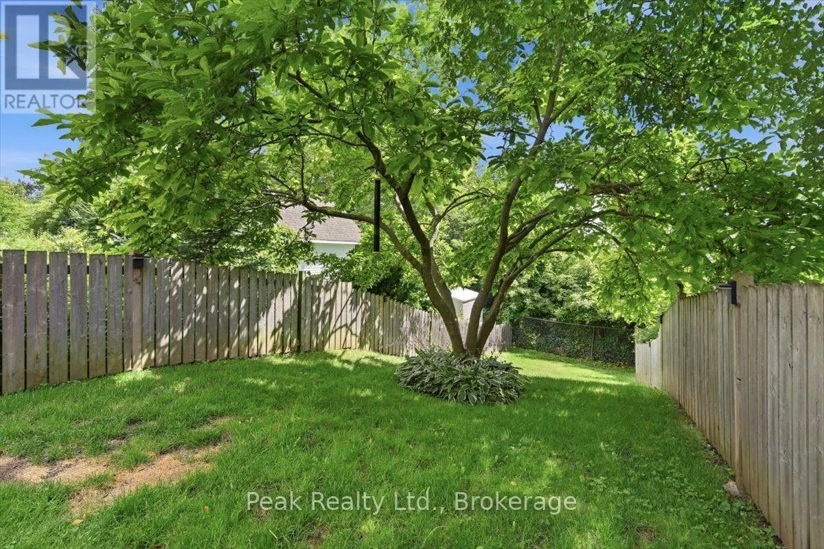 1673 APPLEWOOD CRESCENT