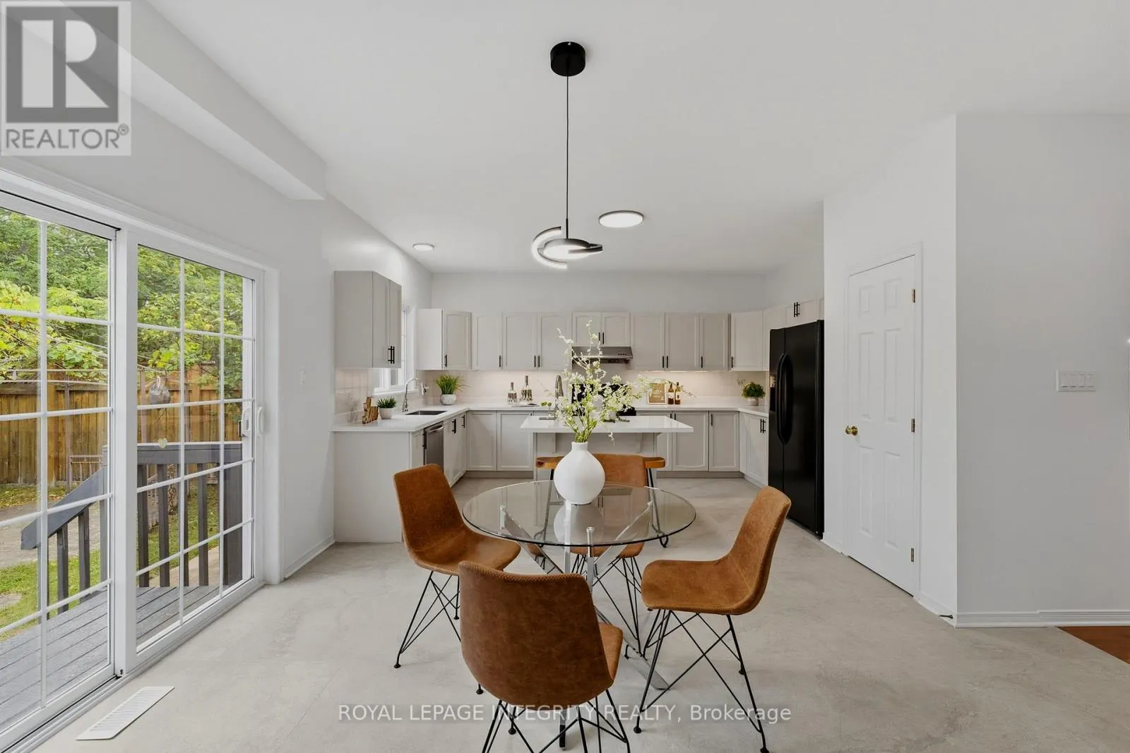 176 WINDANCE CRESCENT