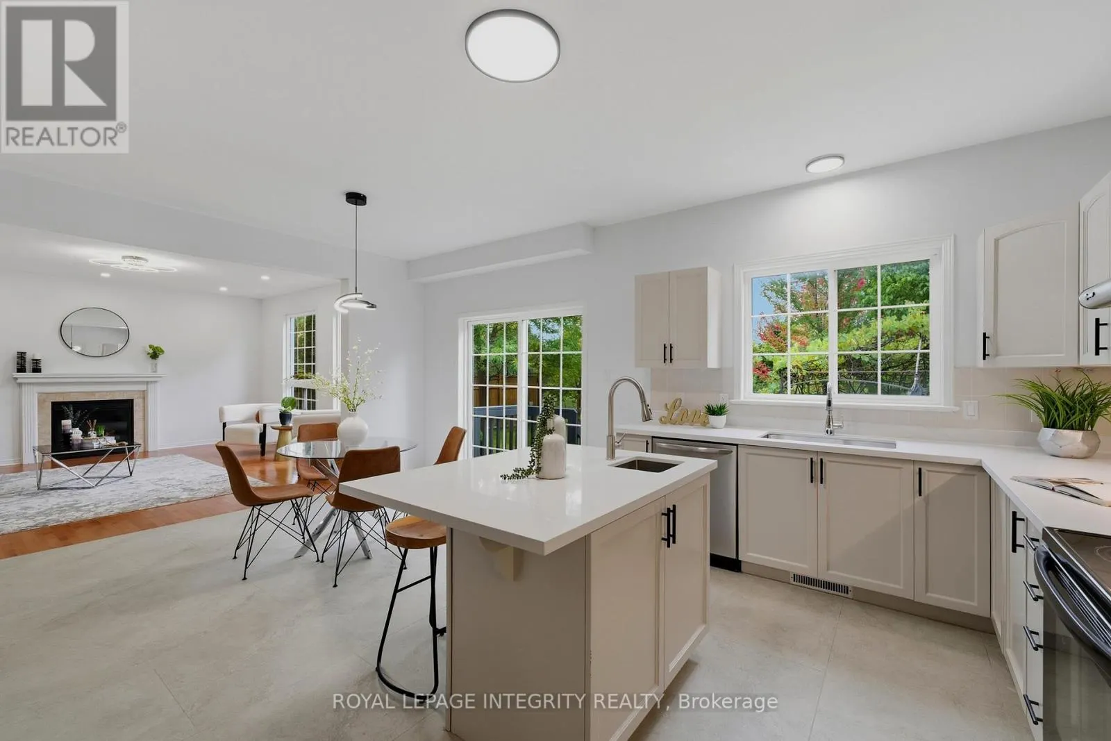 176 WINDANCE CRESCENT