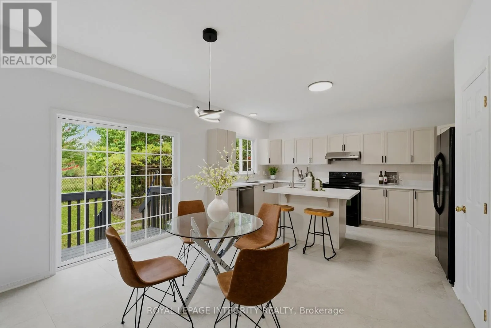 176 WINDANCE CRESCENT