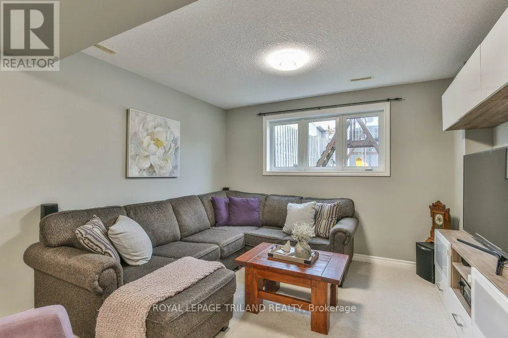 14 ALDERWOOD COURT