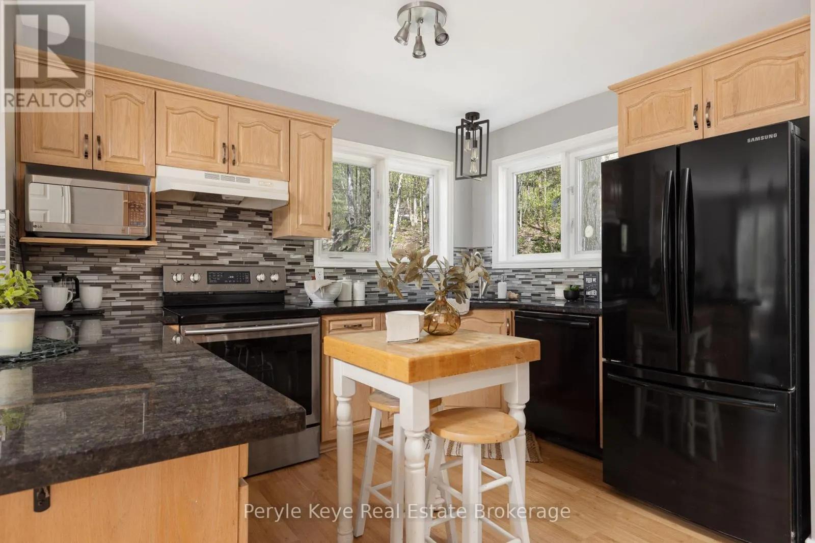 1042 HILLSIDE CRESCENT