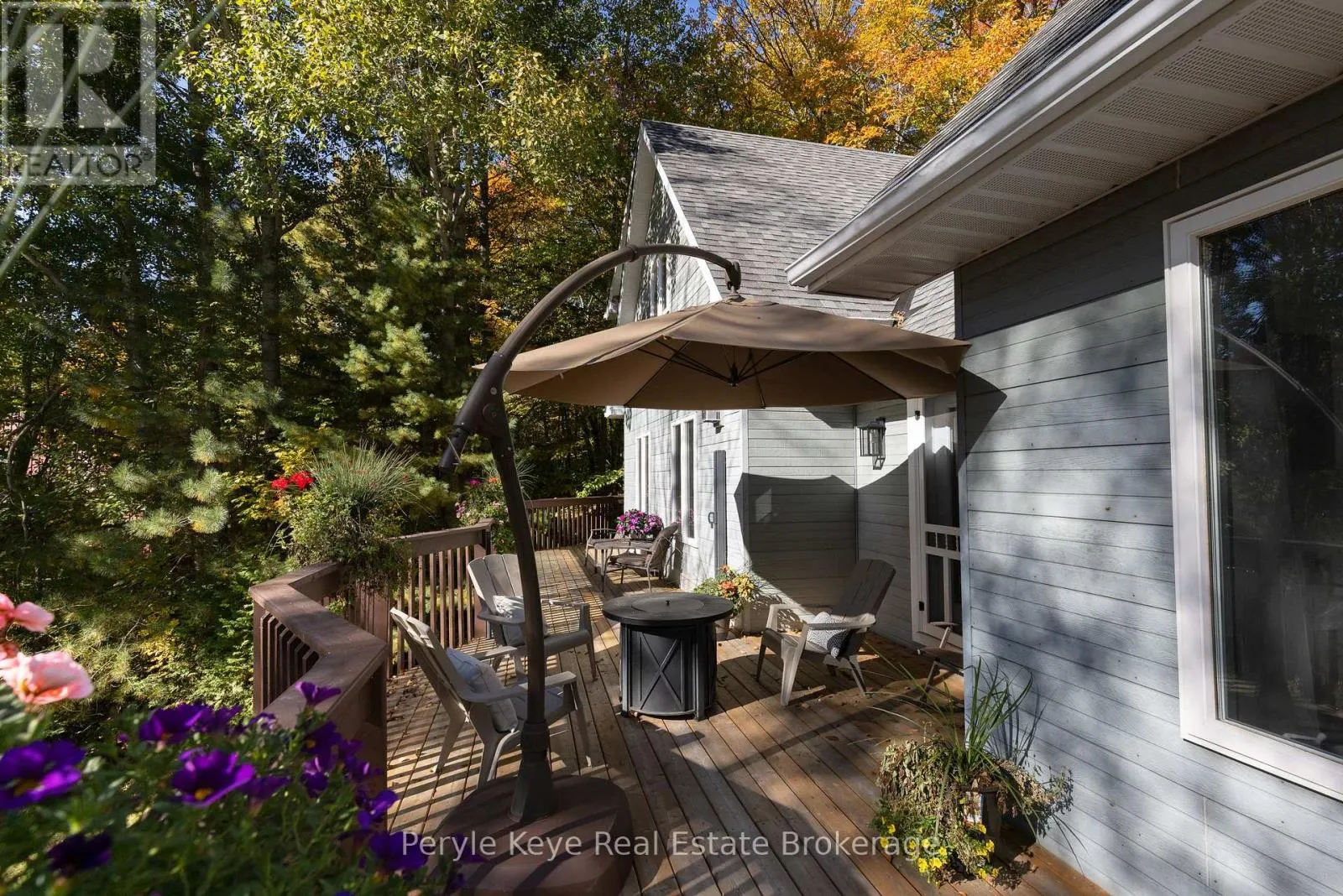 1042 HILLSIDE CRESCENT