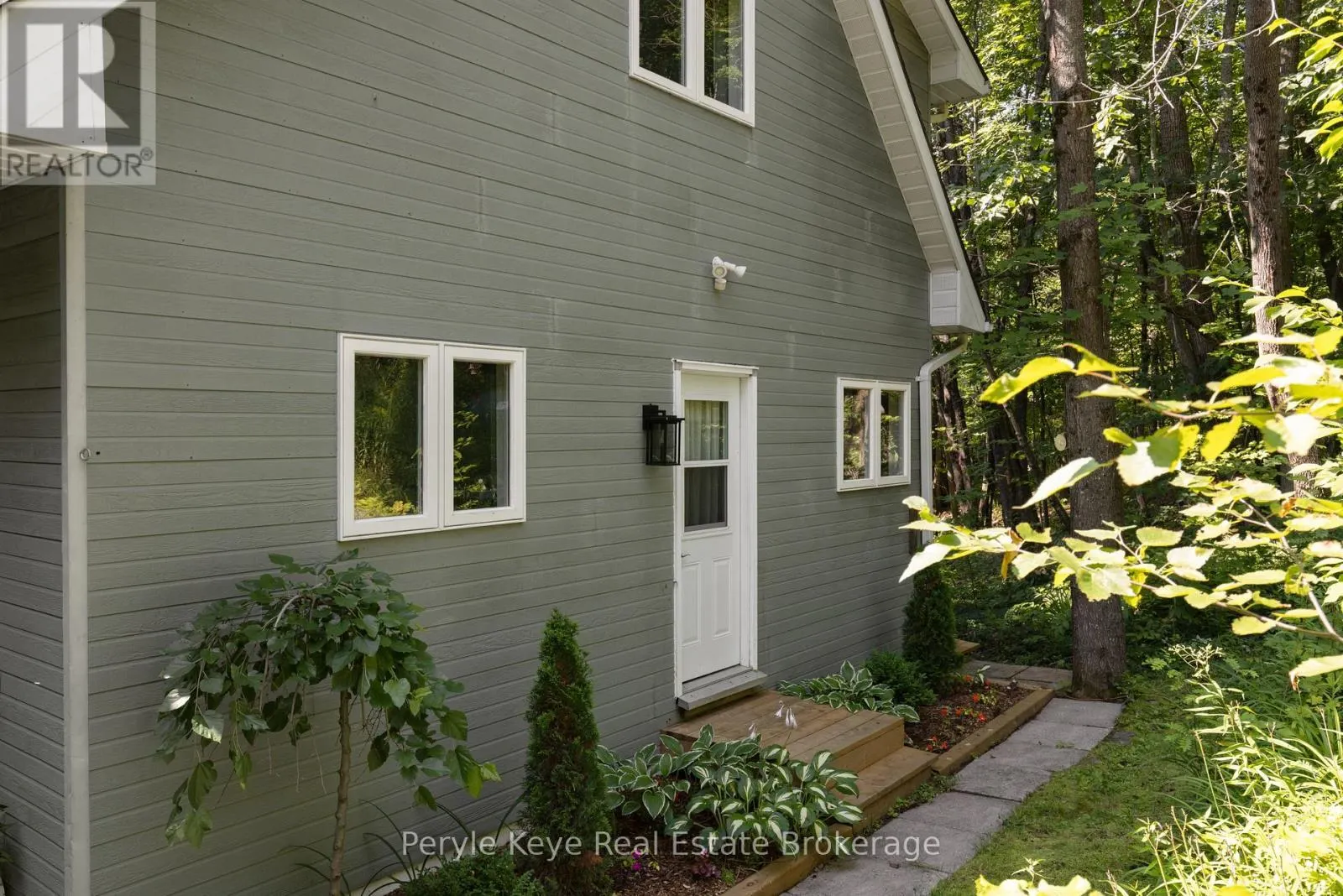 1042 HILLSIDE CRESCENT