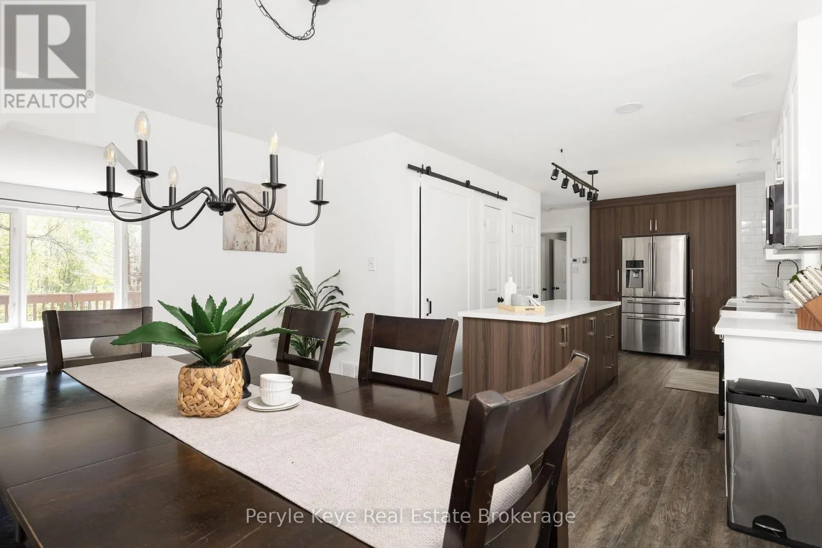 1042 HILLSIDE CRESCENT