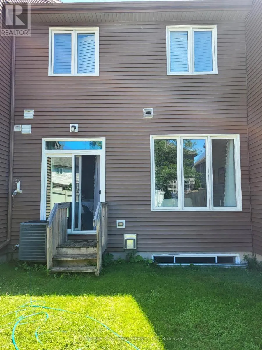 308 FERGUS CRESCENT