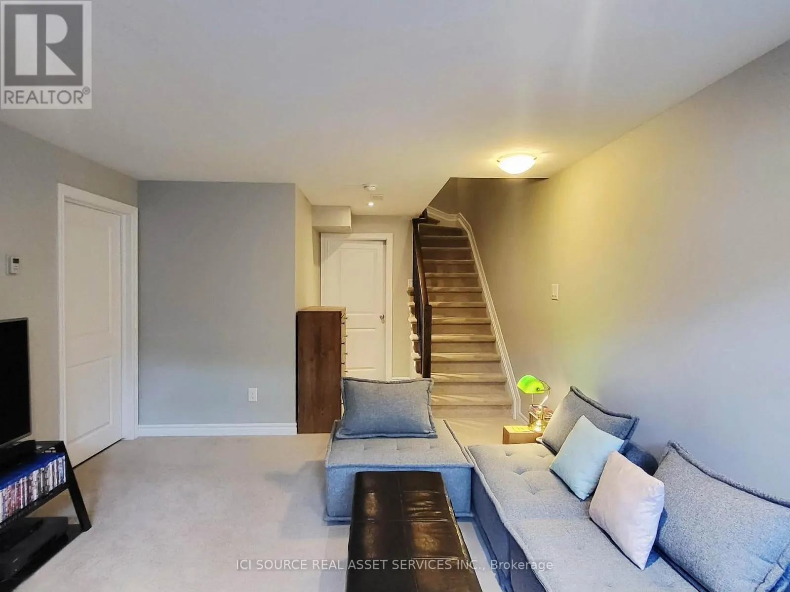 308 FERGUS CRESCENT