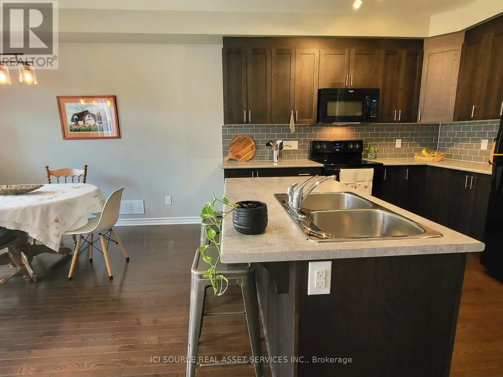 308 FERGUS CRESCENT