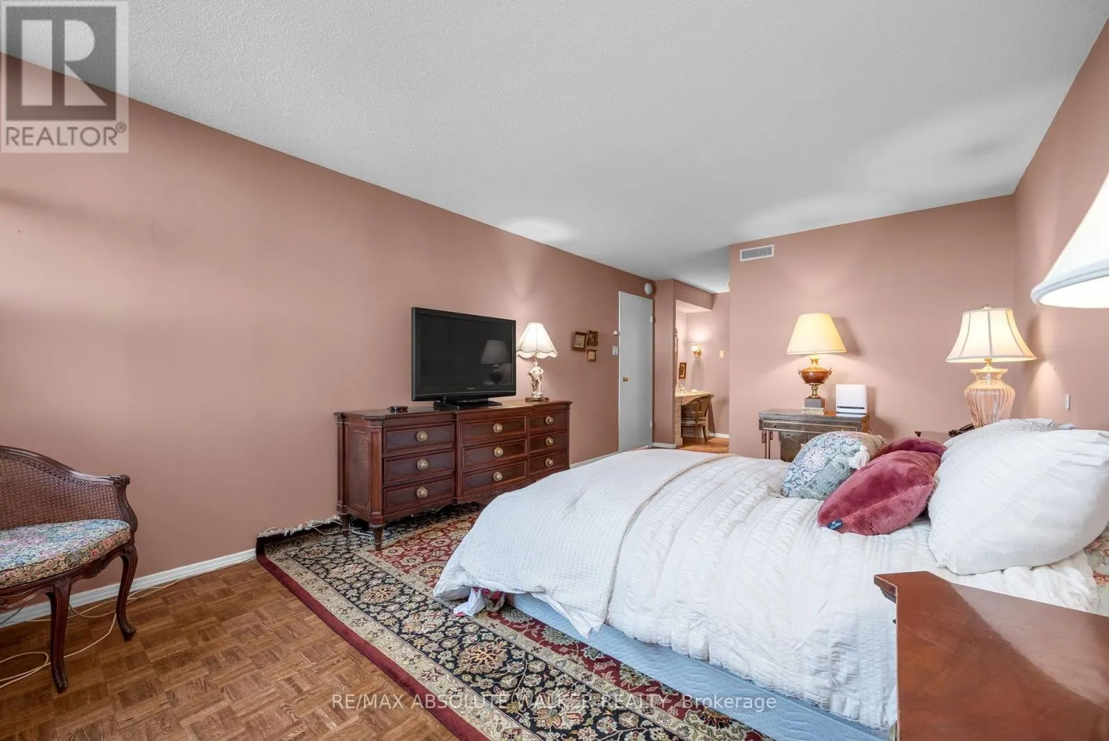 9B - 300 QUEEN ELIZABETH DRIVE