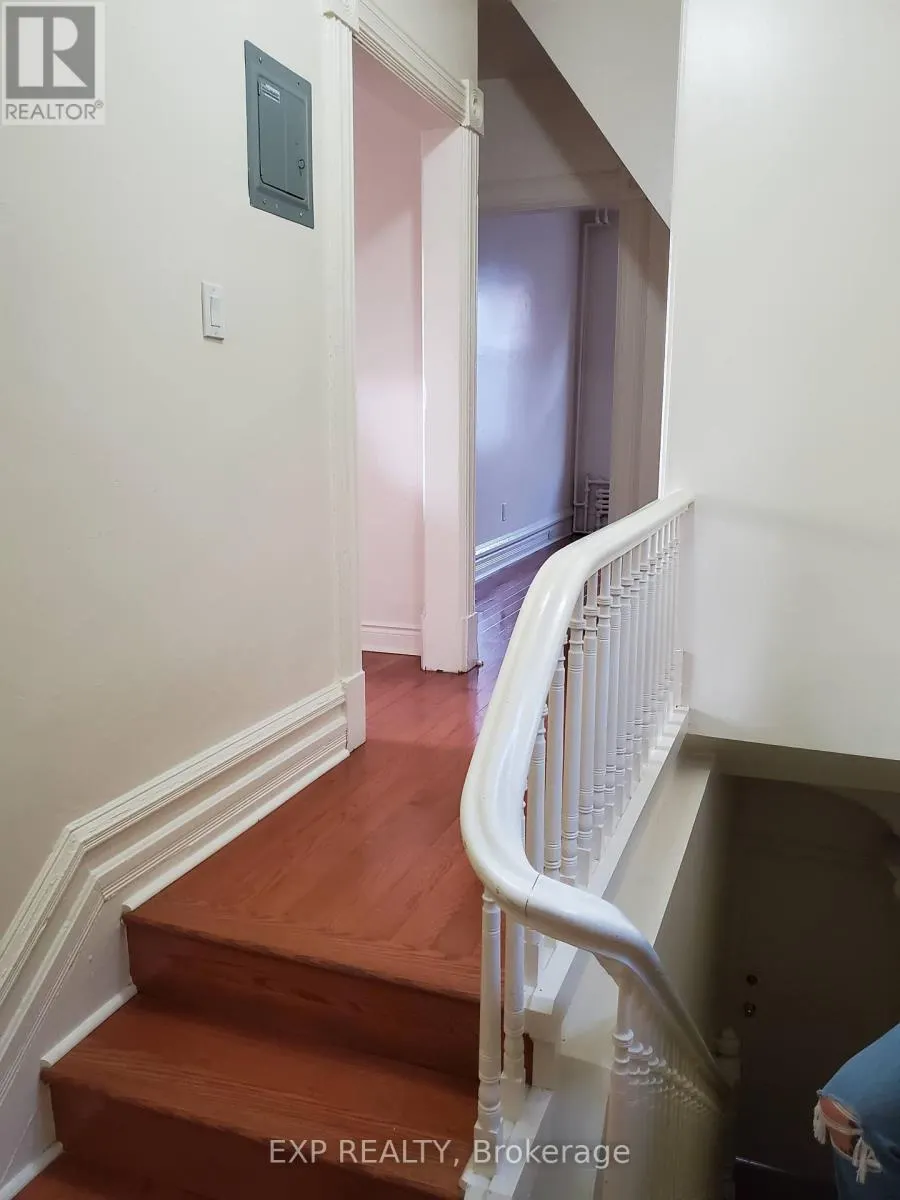 360 GILMOUR STREET