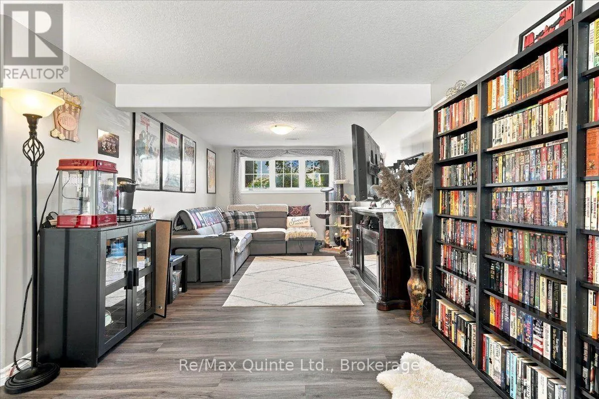 14 RIDGEVIEW LANE