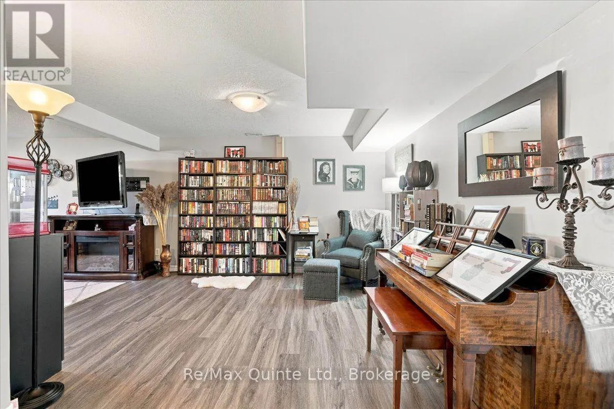 14 RIDGEVIEW LANE