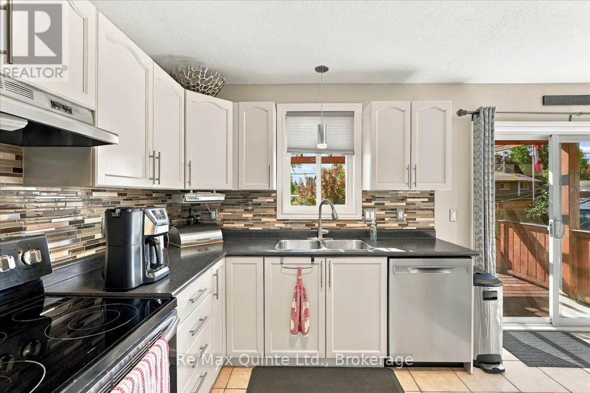 14 RIDGEVIEW LANE
