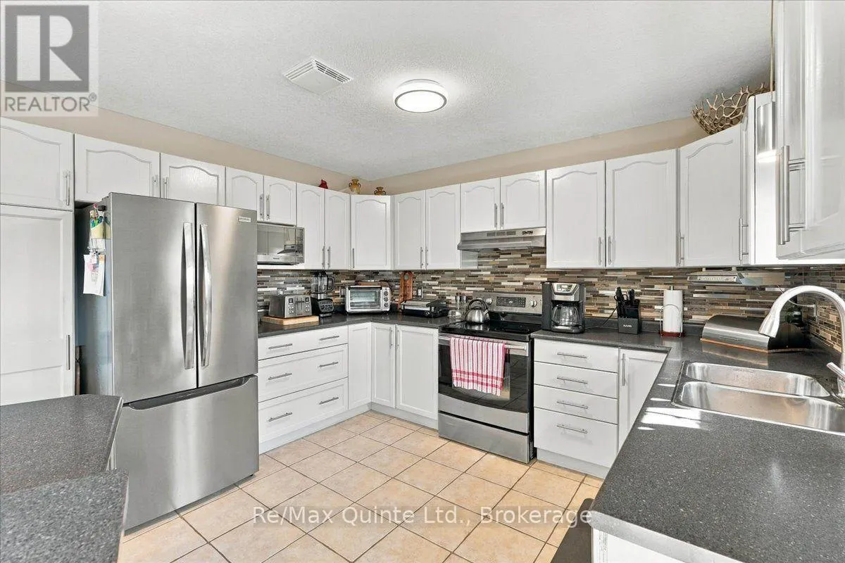 14 RIDGEVIEW LANE