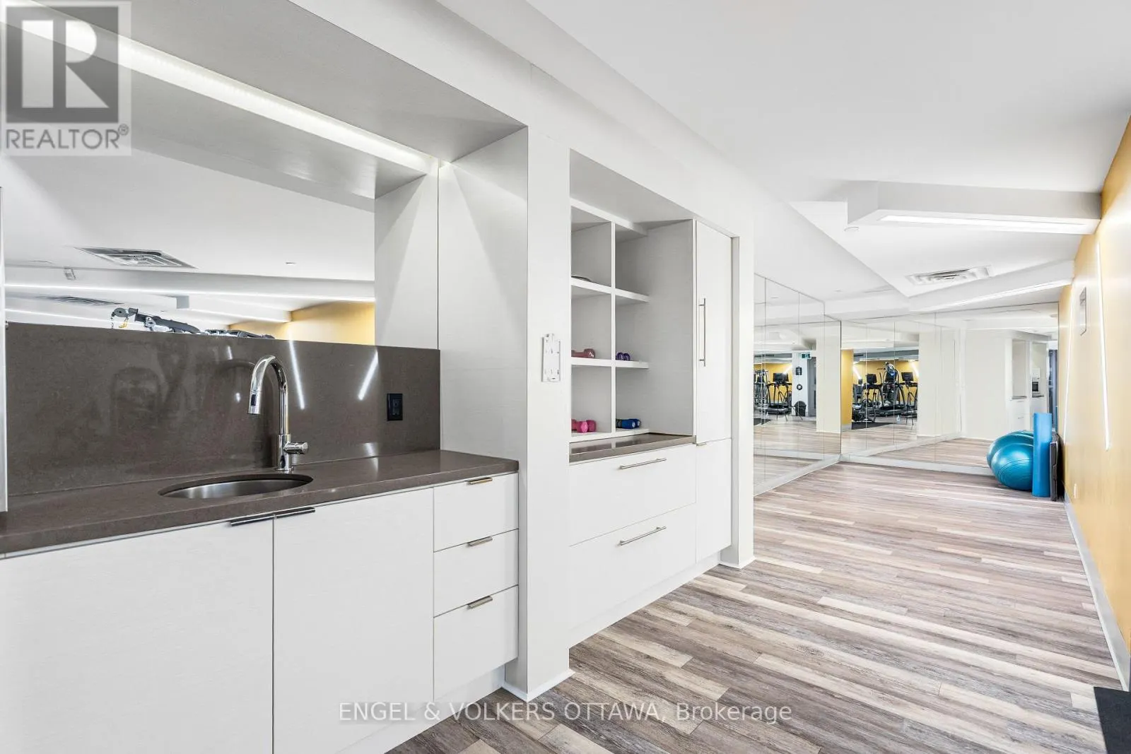 1905 - 485 RICHMOND ROAD