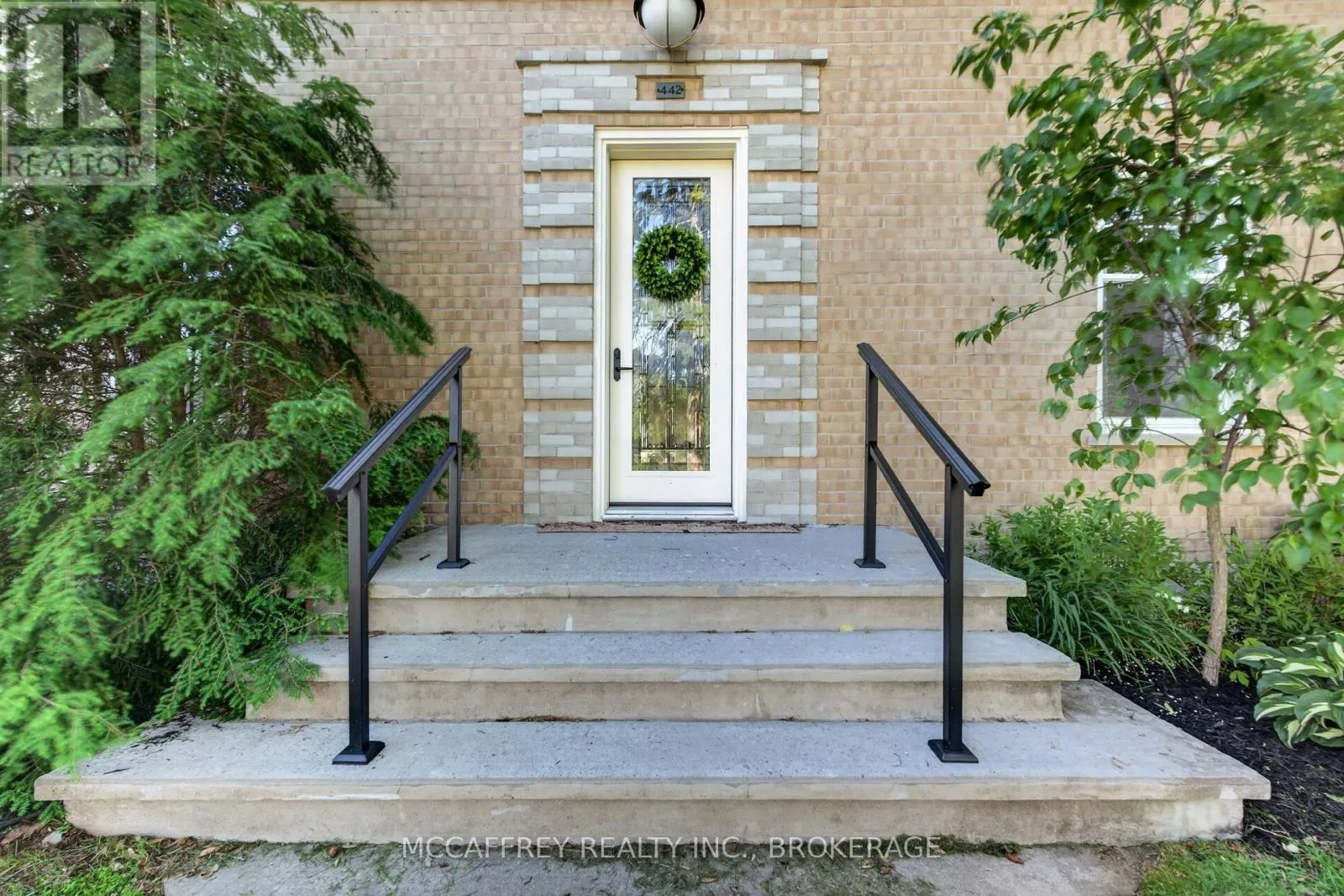 442 DUNDAS STREET W